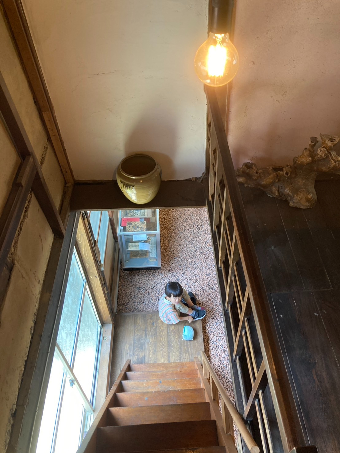 図書館内の階段