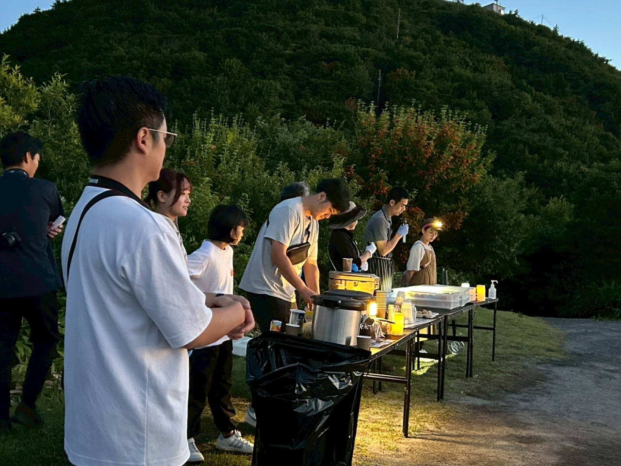 朝食を準備する様子
