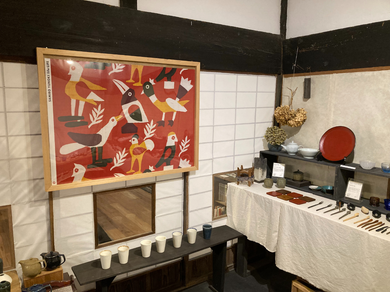 店内に飾られている美術品