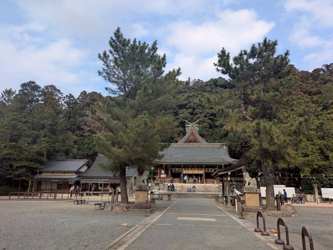物部神社正面