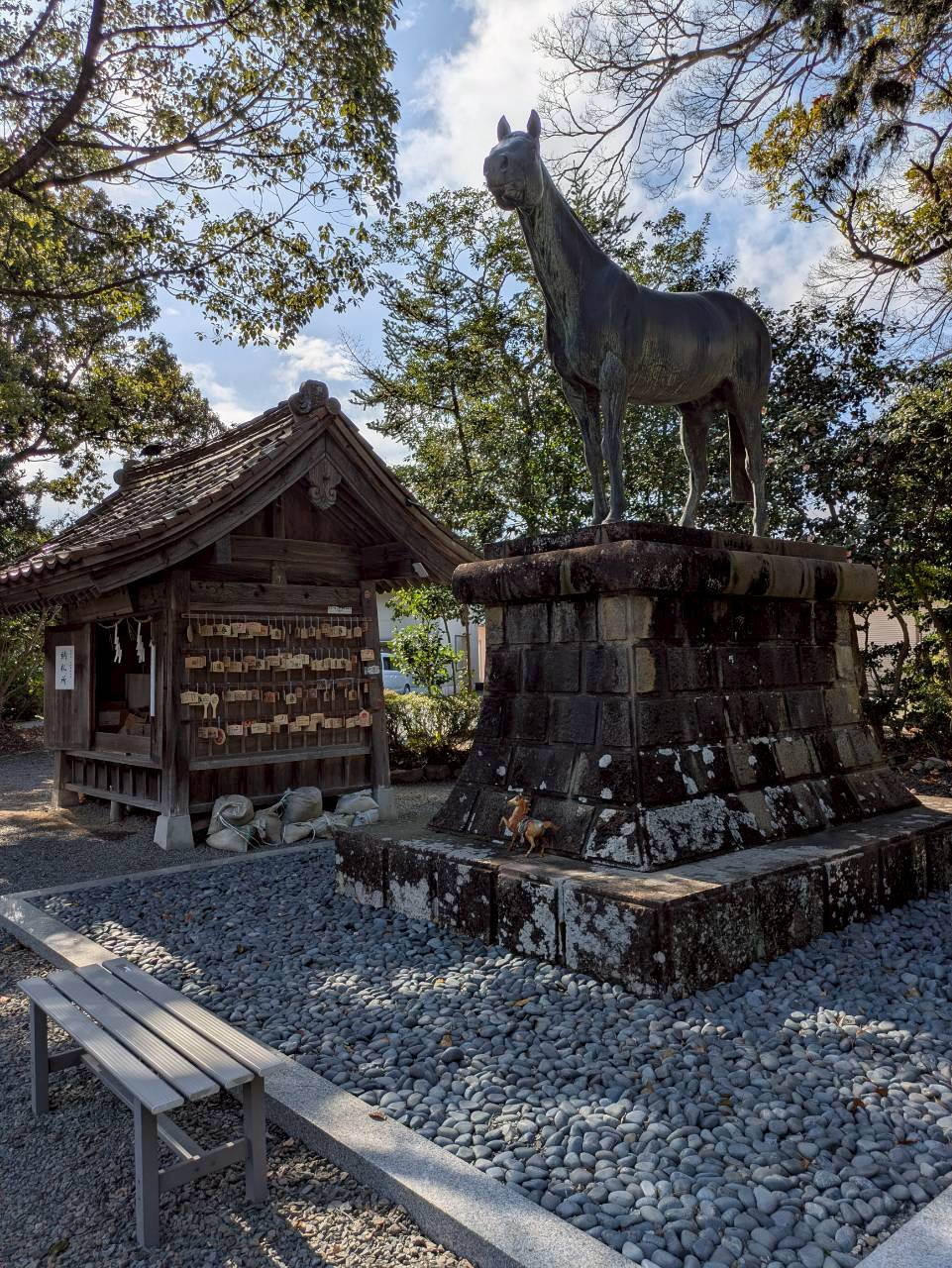 競走馬パーソロン号の御新馬像