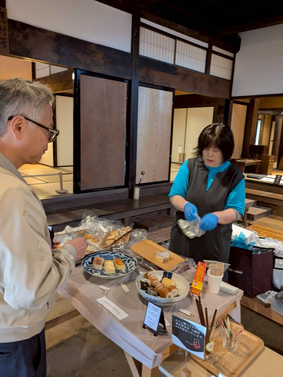 熊谷家での対面販売の準備